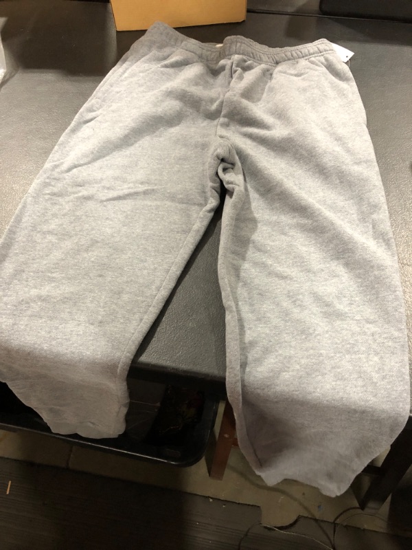 Photo 2 of Amazon Essentials Men's Fleece Jogger Pant size Small Light Grey Heather