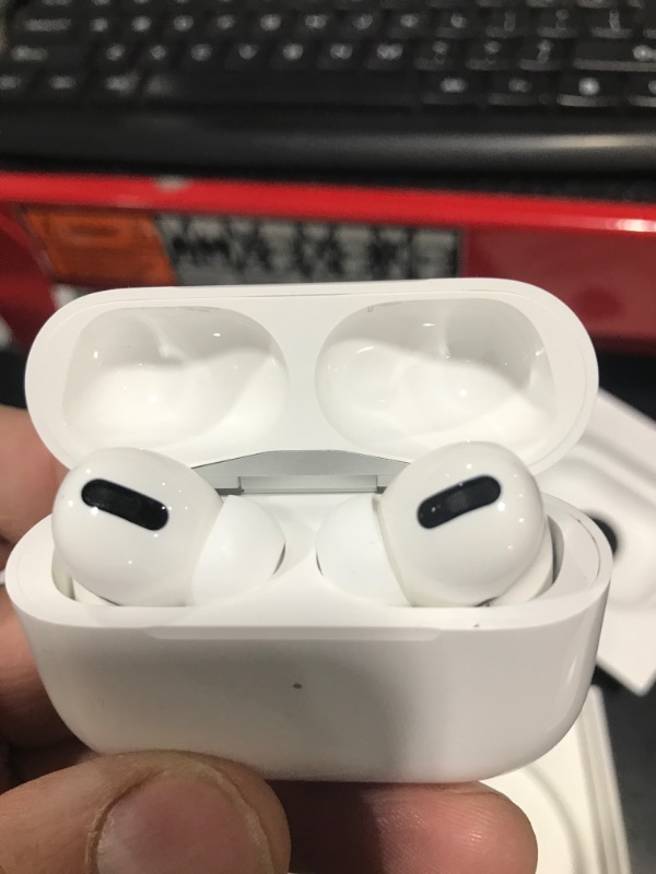 Photo 1 of Apple AirPods Pro