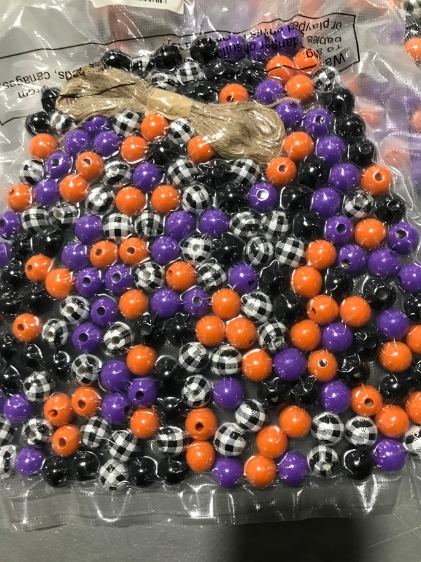 Photo 2 of 200 Pieces Halloween Wood Round Beads Plaid Wood Beads Painted Loose Beads Polished Spacer Beads Farmhouse Wood Beads with Twine for Halloween Home Party Decoration DIY Crafts