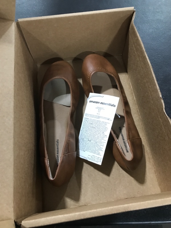 Photo 2 of AMAZON ESSENTIALS BROWN FLATS 8W