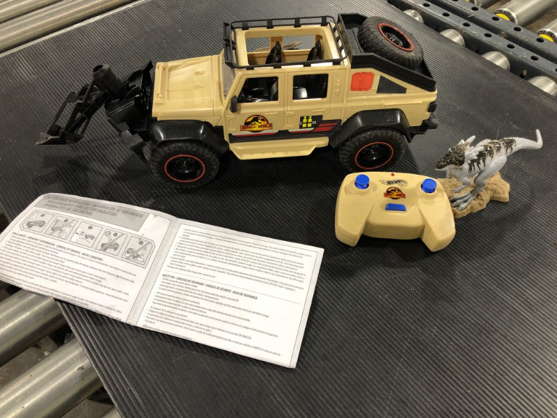 Photo 3 of Matchbox Jurassic World: Dominion Jeep Gladiator R/C Vehicle with 6in Dracorex Dinosaur Figure