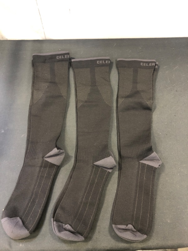 Photo 2 of 3 Pairs Compression Socks for Men and Women 20-30 mmHg Running Support Socks SIZE UNKNOWN (POSSIBLY LARGE-XLARGE)
