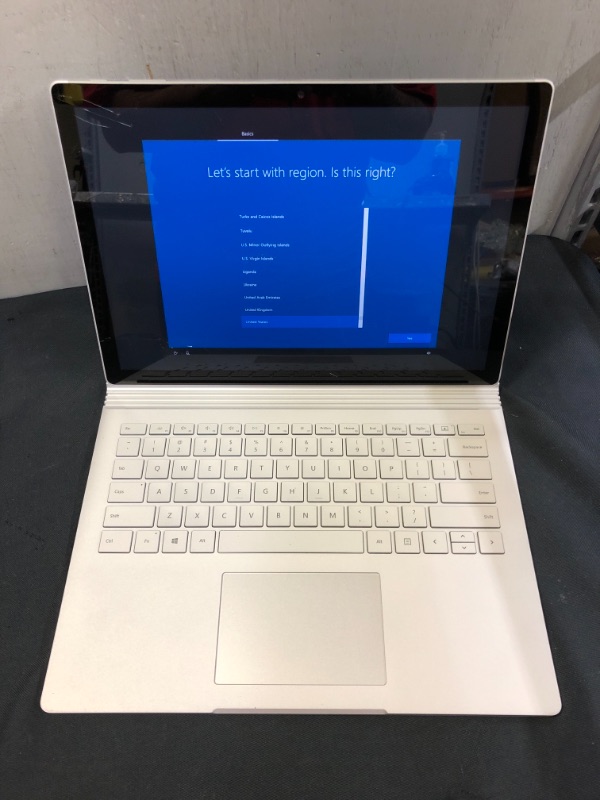 Photo 3 of DAMAGE TO SCREEN CRACKED PLEASE READ ------Microsoft Surface Book 3 - 13.5" Touch-Screen - 10th Gen Intel Core i7 - 16GB Memory - 256GB SSD (Latest Model) - Platinum
