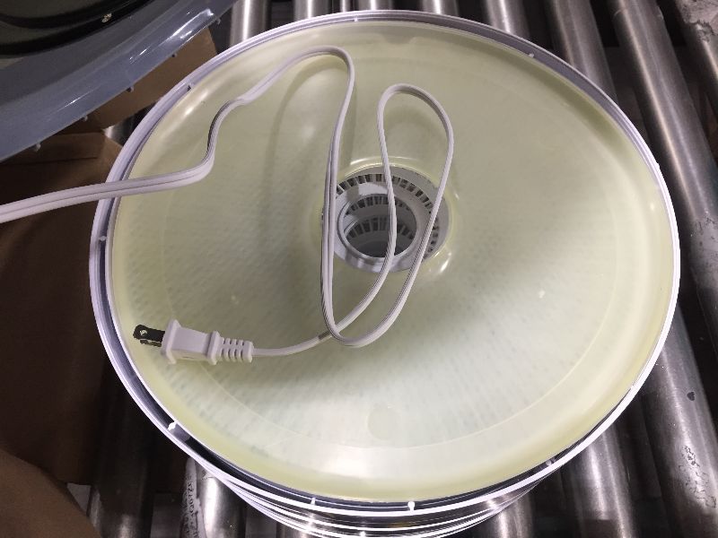 Photo 1 of  Nesco FD-75A Snackmaster Pro Food Dehydrator, White 