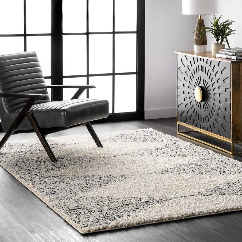 Photo 1 of  nuLOOM Scarlette Abstract Diamonds Shag Area Rug, 6' 7" x 9', Off-white 