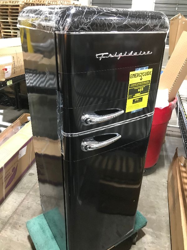 Photo 4 of  Frigidaire Retro 22" 7.5 Cu. Ft. Freestanding Top Freezer Refrigerator (EFR756) - Black 