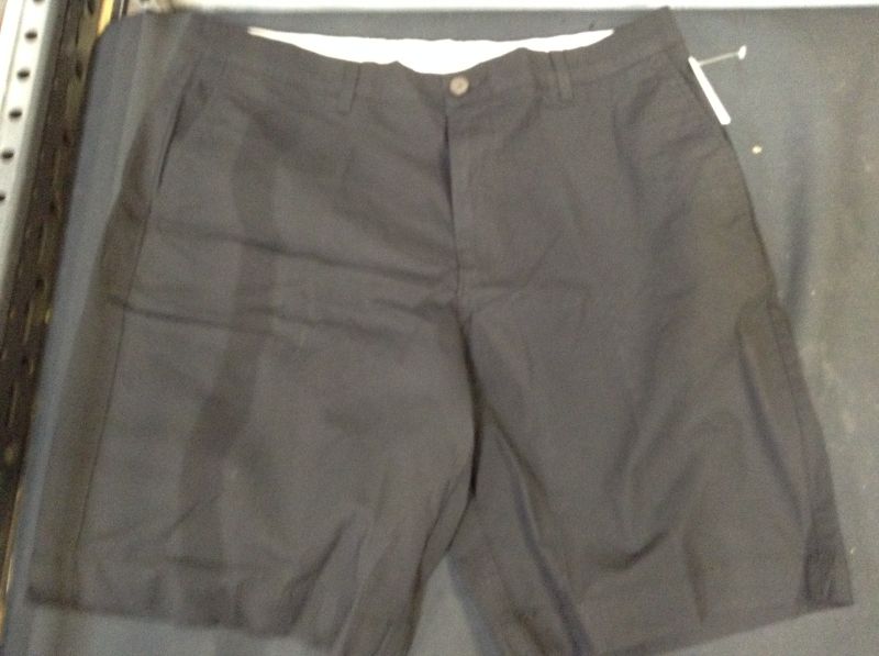 Photo 2 of Amazon Essentials Men's Regular-fit Lightweight Stretch 9" Short---Size 36