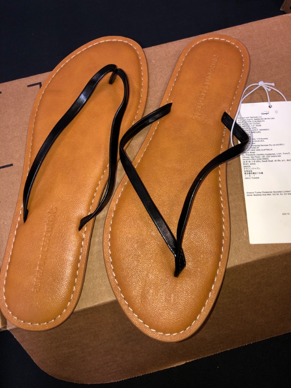 Photo 2 of Amazon Essentials Women's Thong Sandal SIZE 9 