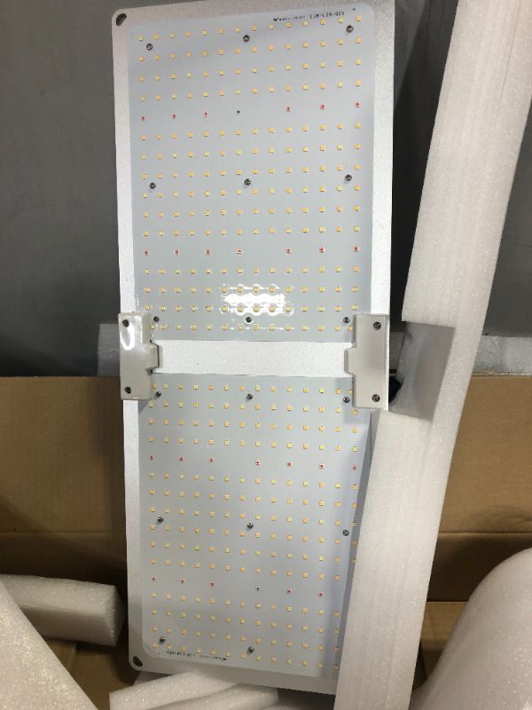 Photo 2 of 200W LED Grow Light 2x4, Sunshine Farmre SF2000W Dimmable Full Spectrum Plant Lights for Indoor Hydroponic Plants Veg Bloom Seedling 3x5ft Coverage Greenhouse Growing Lamps with 444 LEDs - OPENED box , NEW item 
