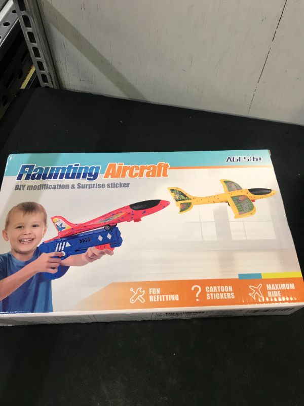 Photo 1 of FLAUNTING AIRCRAFT GLIDING AIRCRAFT WITH MAGIC AIRCRAFT GUN 