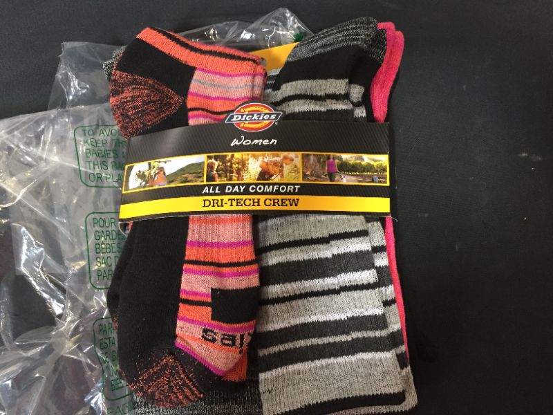 Photo 1 of Dickies Women's Dri-tech Moisture Control Crew Socks Multipack size 9-13
