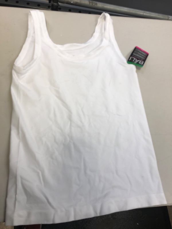 Photo 2 of  Bali Women's One Smooth U Smoothing Seamless Tank size large 