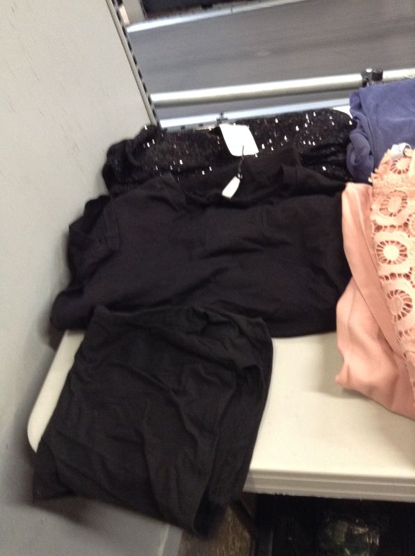 Photo 2 of BAG LOT OF WOMENS CLOTHING ALL SIZES --- SOLD AS IS ----