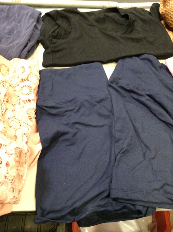 Photo 5 of BAG LOT OF WOMENS CLOTHING ALL SIZES --- SOLD AS IS ----