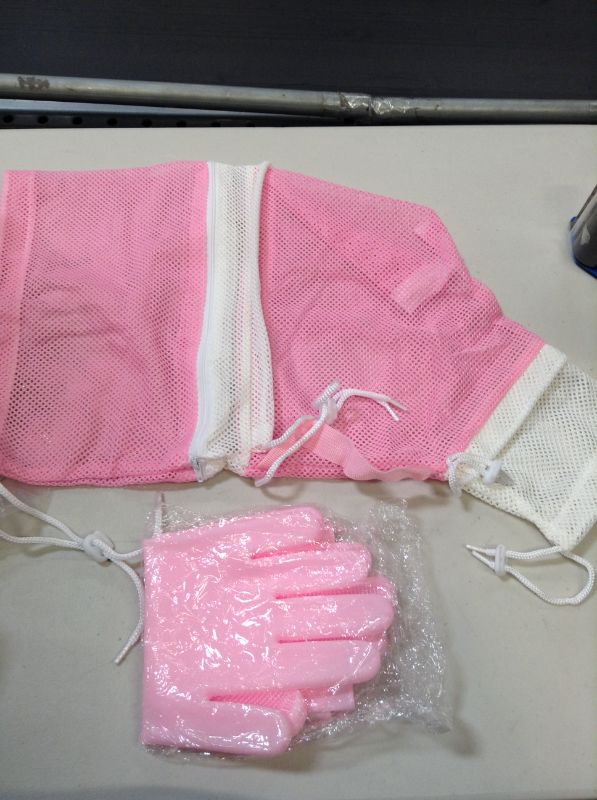Photo 2 of 4 Pieces Cat Grooming Bath Bag Set Cat Grooming Shower Pet Net Bag with Grooming Gloves Pet Nail Clippers for Cats Dogs Bathing Nail Trimming Cleaning Tools --- MISSING SCISSORS ----
