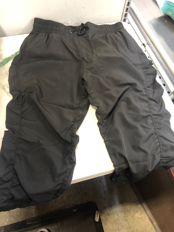 Photo 3 of BALEAF Women's Capri Pants Quick Dry UPF 50+ Travel Hiking Capris Lightweight Zipper Pocket
MEDIUM