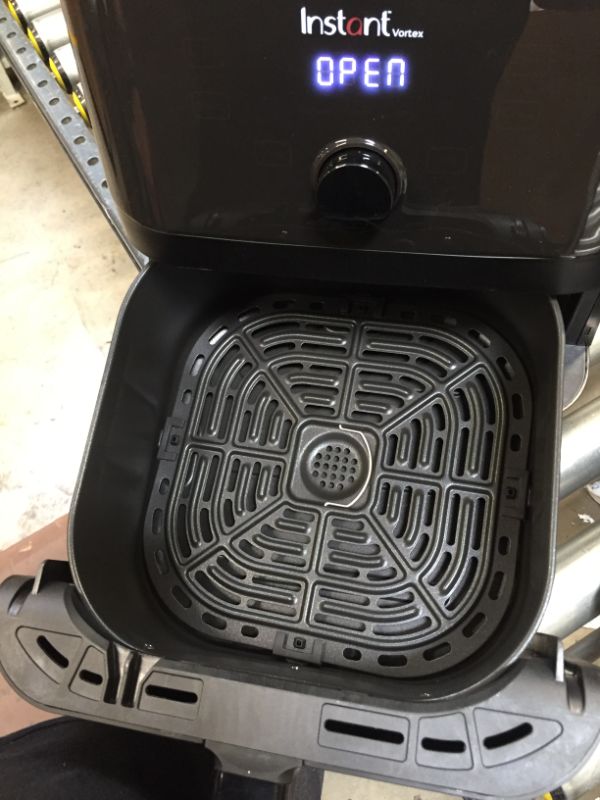 Photo 5 of 5.7 qt. Black Vortex Air Fryer