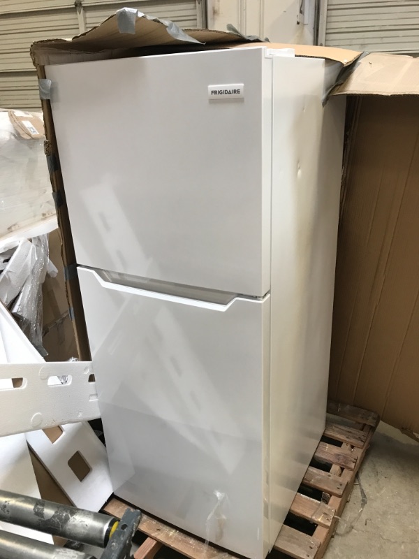 Photo 2 of 18.3 cu. ft. Top Freezer Refrigerator in White
