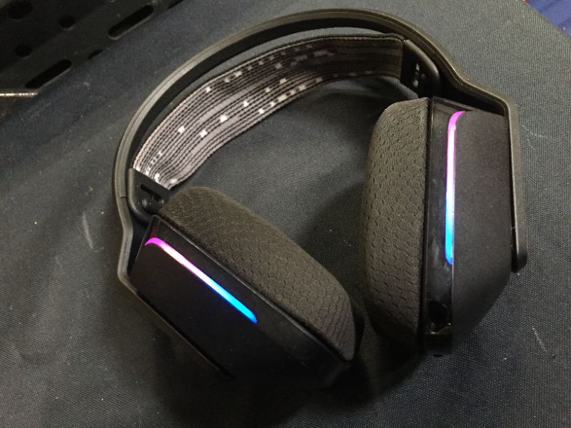 Photo 3 of Logitech G733 Lightspeed Wireless Gaming Headset with Suspension Headband, Lightsync RGB, Blue VO!CE mic technology and PRO-G audio drivers - Black
(MISSING BOX)