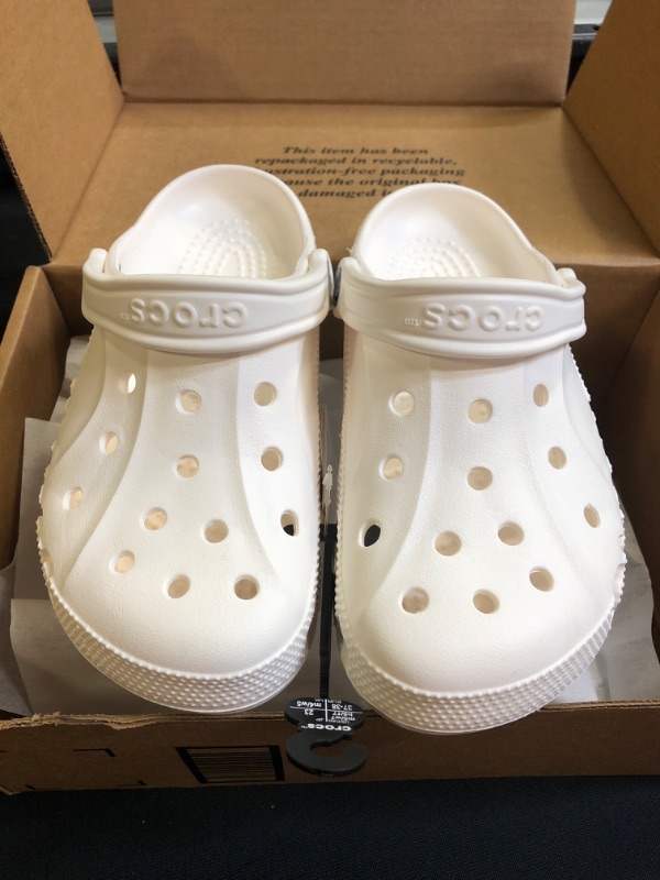 Photo 2 of Crocs Unisex Men's and Women's Baya Clog. SIZE 5 MEN/7 WOMEN 
