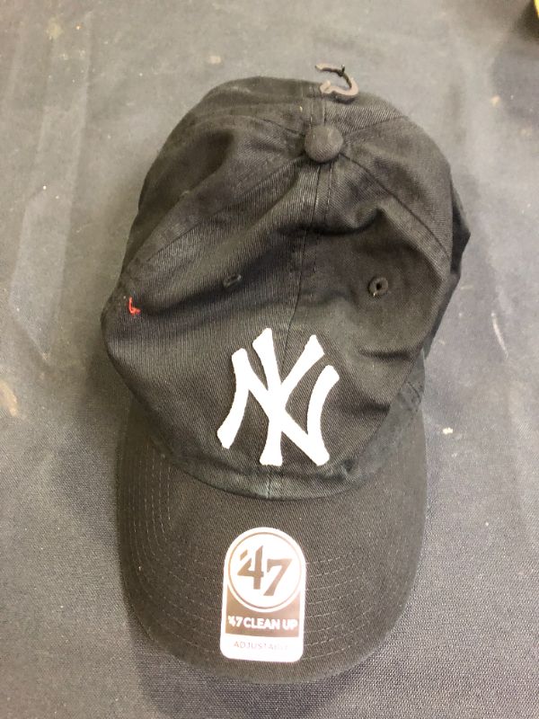Photo 2 of '47 Clean up New York Yankees Mens Cap Black (STAINS ON ITEM)