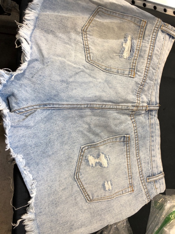 Photo 1 of Floerns Women's Ripped Raw Hem High Waisted Distressed Denim Shorts ---UNKNOWN SIZE LOOKS LIKE A LARGE --- 
