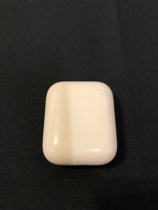 Photo 2 of Apple AirPods with Charging Case (Latest Model) --- DIRTY ----
