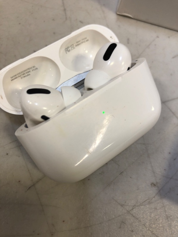 Photo 3 of Apple AirPods Pro W MAGSAFE CHARGING CASE 