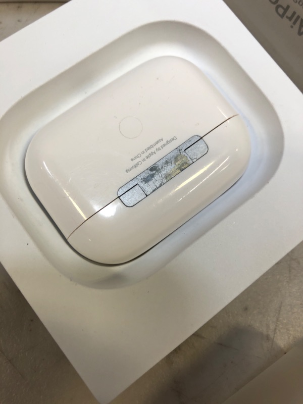 Photo 4 of Apple AirPods Pro W MAGSAFE CHARGING CASE 