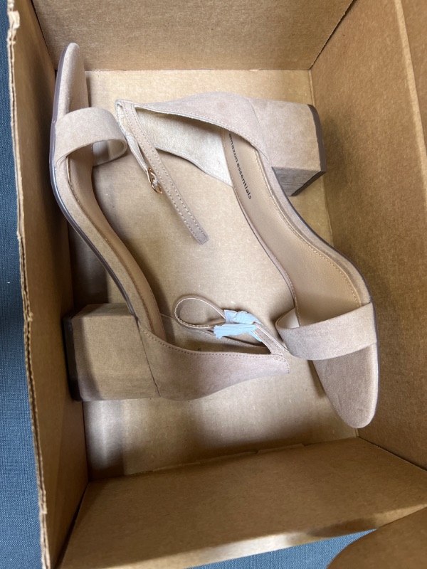 Photo 1 of Amazon Essentials Women's Two Strap Heeled Sandal
SIZE 9