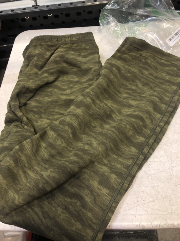 Photo 2 of Amazon Essentials Men's Fleece Sweatpant, Size Large 