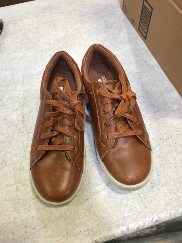 Photo 1 of Deer Stags Unisex-Child Kane Memory Foam Casual Dress Comfort Sneaker (size 5)