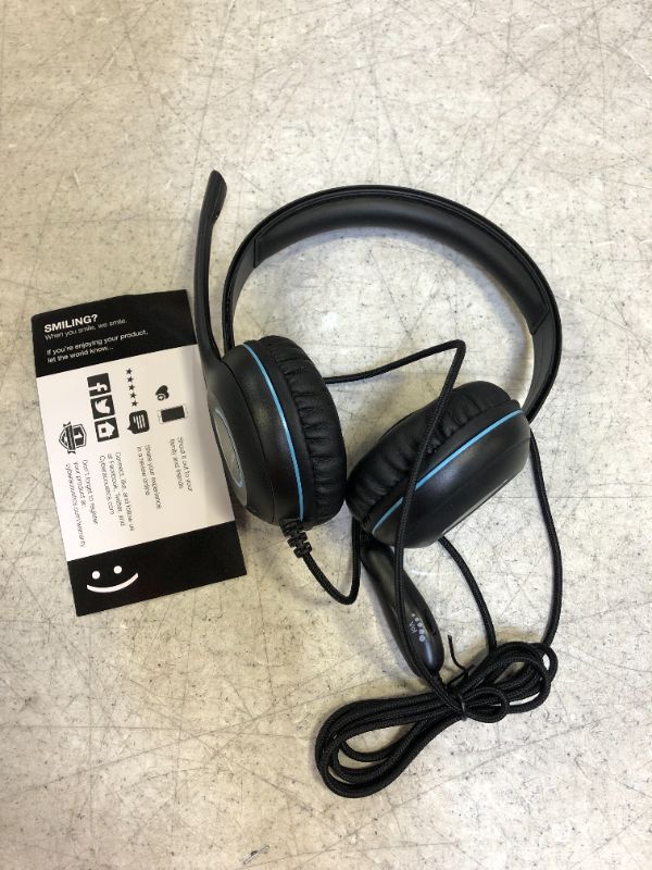 Photo 2 of Cyber Acoustics Stereo Headset with 3.5mm Plug