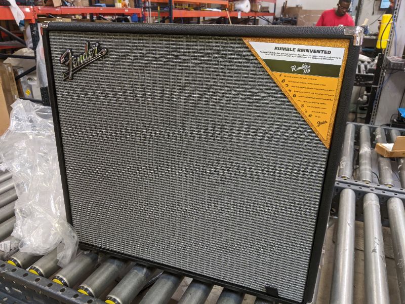 Photo 4 of Fender Rumble 115 CABINET V3