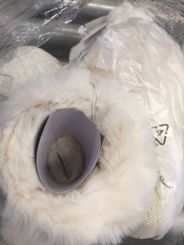 Photo 1 of Amazon Essentials Women's Bootie Slipper SIZE 6 