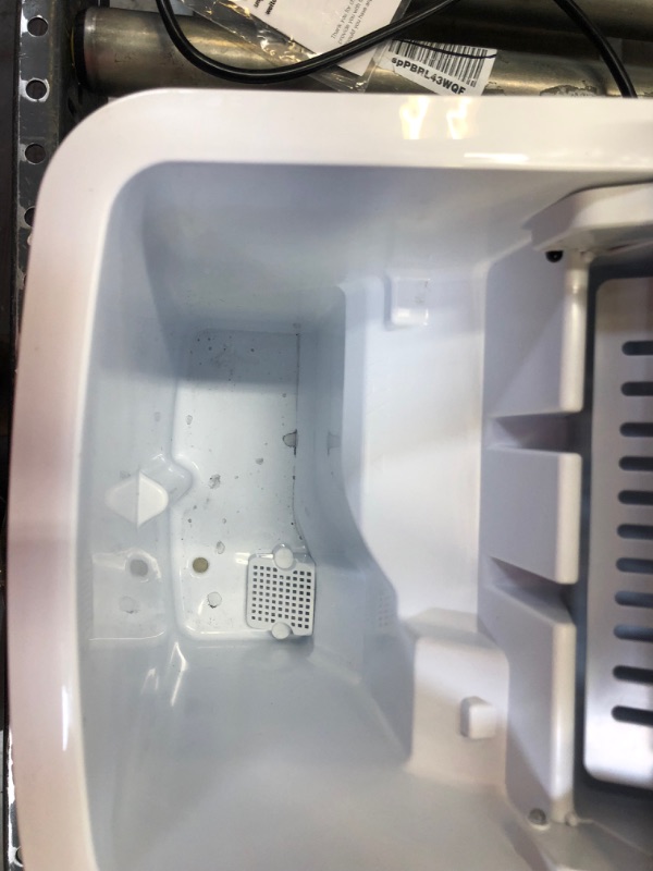Photo 1 of Silonn Ice Makers Countertop, 9 Cubes Ready in 6 Mins, 26lbs in 24Hrs, Self-Cleaning Ice Machine with Ice Scoop and Basket, 2 Sizes of Bullet Ice for Home Kitchen Office Bar Party----inside of the ice maker needs to cleaned due to usage