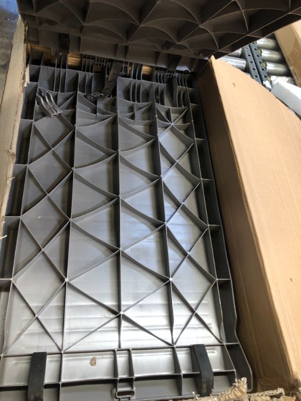 Photo 1 of Amazon Basics Plastic Pet Ramp, DIRTY. BROKEN PLASTIC CLIP, PARTS ONLY 