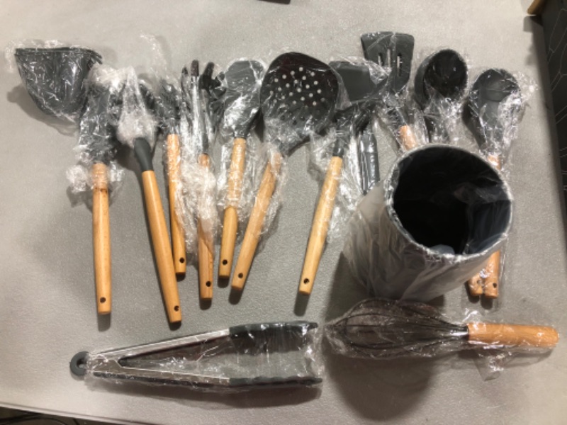 Photo 1 of 15 PIECE SYLICON UTENSIL SET