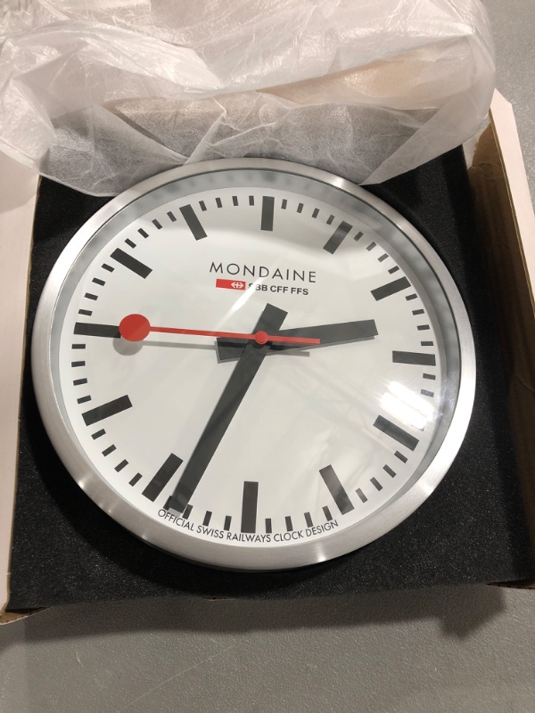 Photo 2 of Mondaine Stop2go Smart Clock
