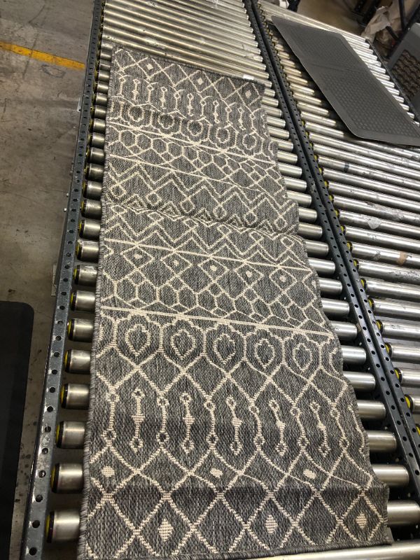 Photo 1 of 2'X5'9" AREA RUG