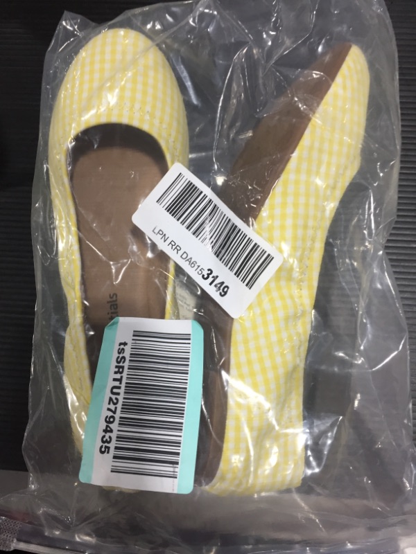 Photo 2 of Amazon Essentials Women's Belice Ballet Flat 6 Yellow, Gingham
size 6 