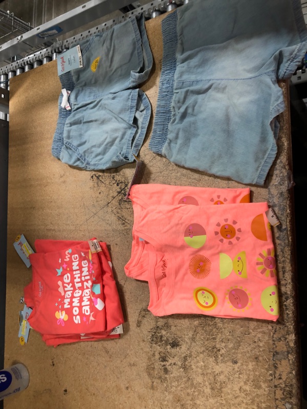 Photo 1 of BUNDLE OF 7 ITEMS