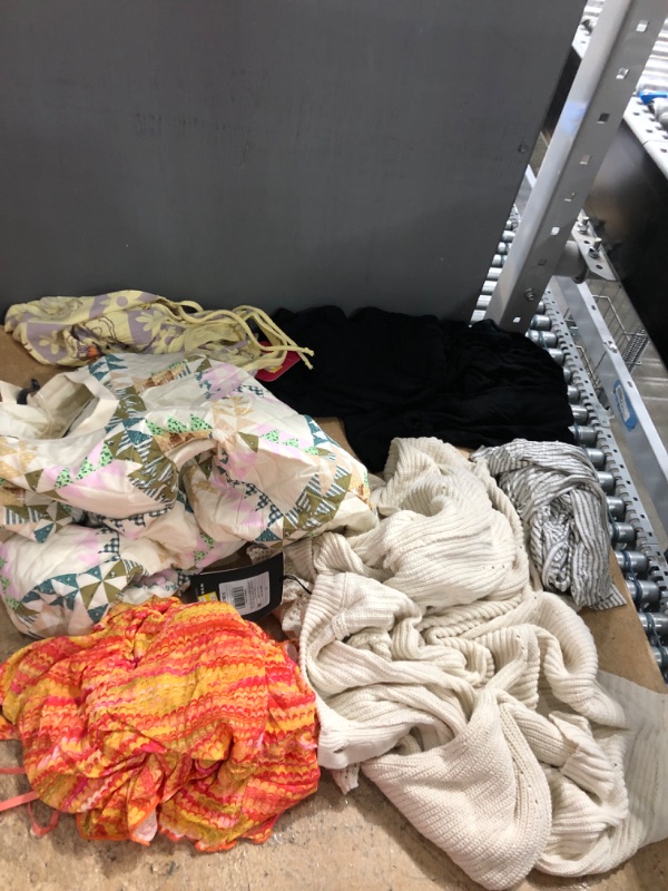 Photo 1 of BUNDLE OF 6 ITEMS CLOTHING L