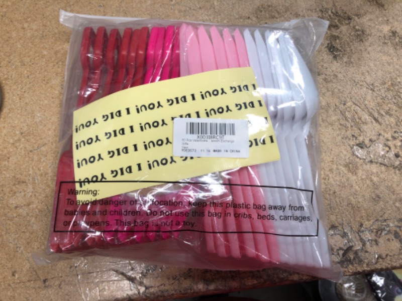 Photo 2 of 72 Pcs Valentines Plastic Sand Shovels for Kids I Dig You Mini Shovels for Party Favors Cards Handwritten Kraft Paper Heart Cards Lanyards Self Adhesive Stickers Classroom Exchange Gifts Supplies