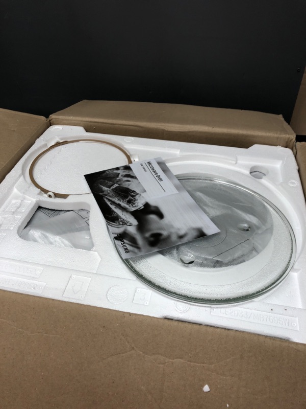 Photo 1 of Samsung MS14K6000AS 1.4 cu. ft. Countertop Microwave Oven with Sensor and Ceramic Enamel Interior, Stainless Steel

DOES NOT TURN ON 