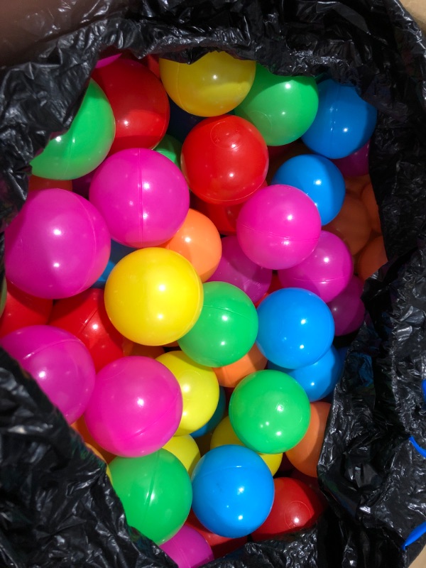 Photo 2 of Amazon Basics BPA Free Plastic Ball Pit Balls with Storage Bag Pack Of 400.