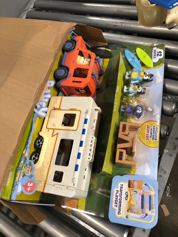 Photo 2 of Bluey Ultimate Caravan Adventures - Caravan Playset and Three 2.5-3" Figures & 4WD Family Vehicle with 2 Surfboards
