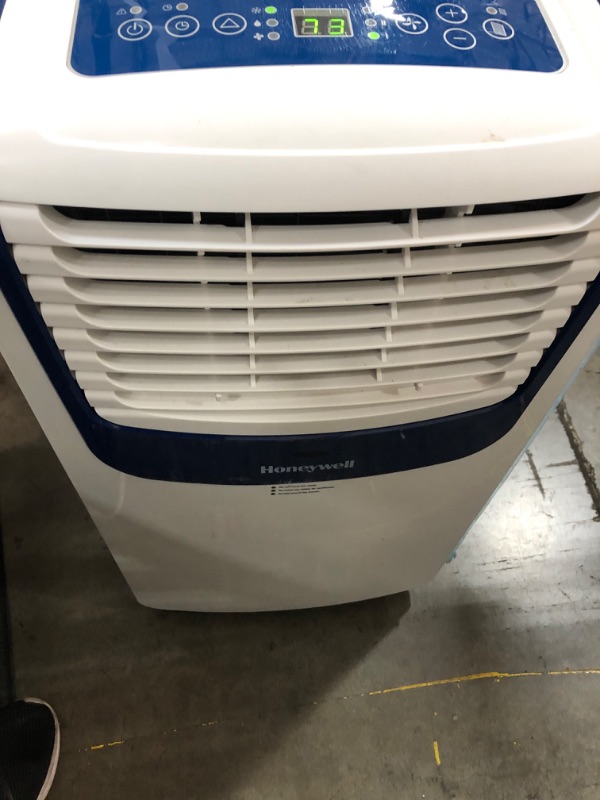 Photo 4 of * TESTED* * MISSING CONTROLMO08CESWB6 8000 BTU Dehumidifier & Fan Portable Air Conditioner, White & Blue
