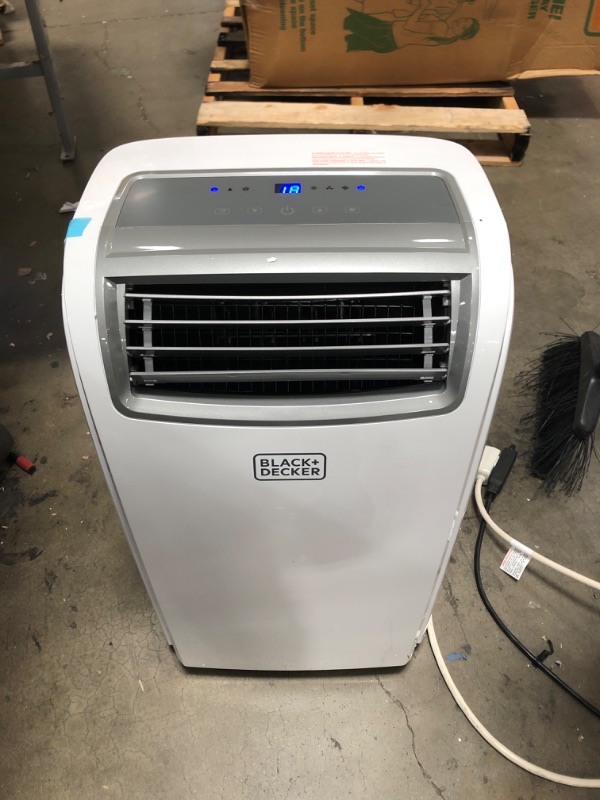 Photo 3 of TESTED BLOWS COLD AC*
BLACK+DECKER BPACT12WT Large Spaces Air Conditioner Portable, 12,000 BTU, White
