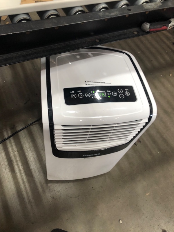 Photo 2 of PARTS ONLY POWERS ON BUT FANA ND COMPRESSOR DOES NOT FUNTION
Honeywell MO08CESWK6 9,100 BTU (ASHRAE)/6,100 BTU (SACC) Portable Air Conditioner with Remote Control, White/Black
